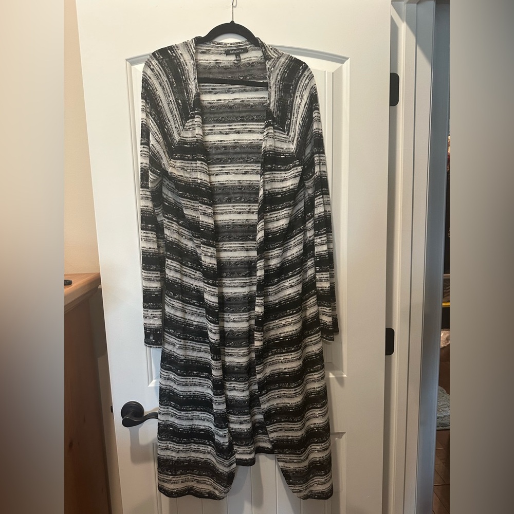Relativity Monochrome Knit Tunic Cardigan Sweater.  Size X-Large